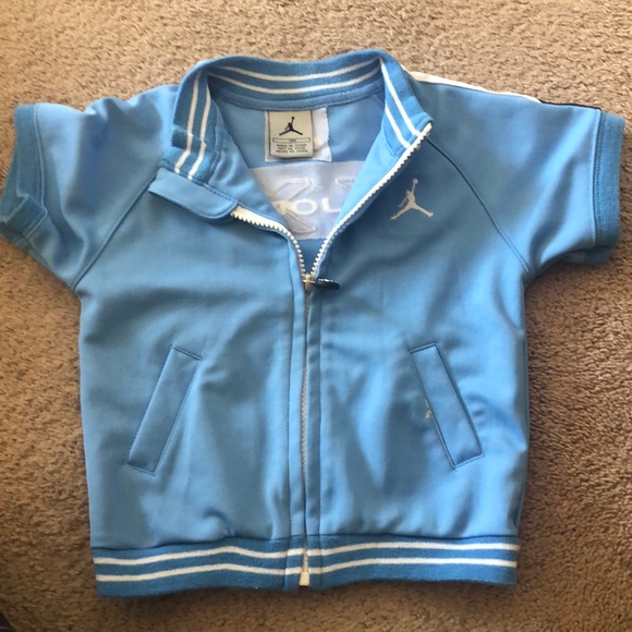 Jordan light blue short sleeve zip up 12 mo - Picture 2 of 5